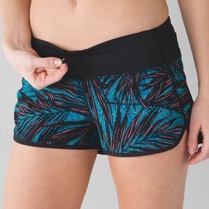 Lululemon speed up shorts in Palm Lace Tofino Teal Multi/Black pattern
